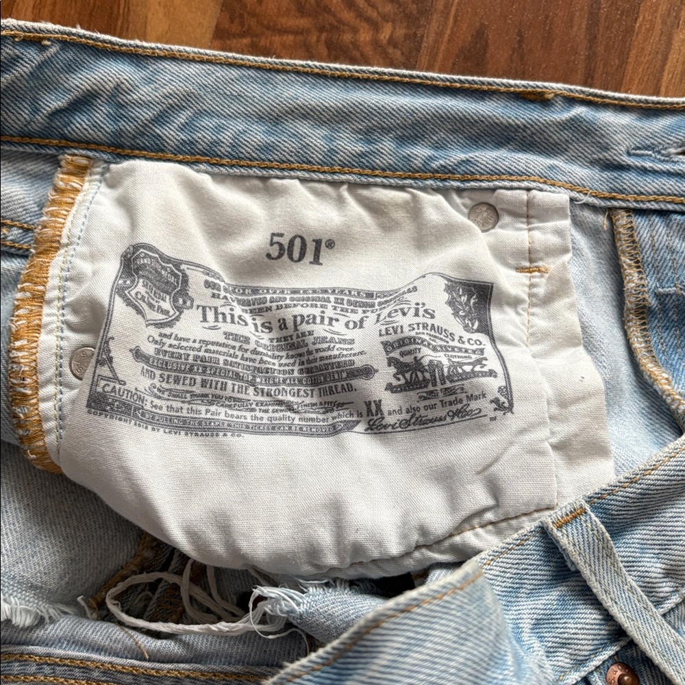 Levi's 501 Woman’s Size W29 Light Blue Distressed Jean Shorts - Picture 2 of 15